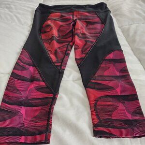 Women's Capri leggings, size Medium. EUC, worn once.